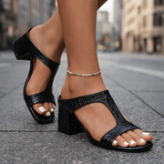 Alira Tacchi in Pelle